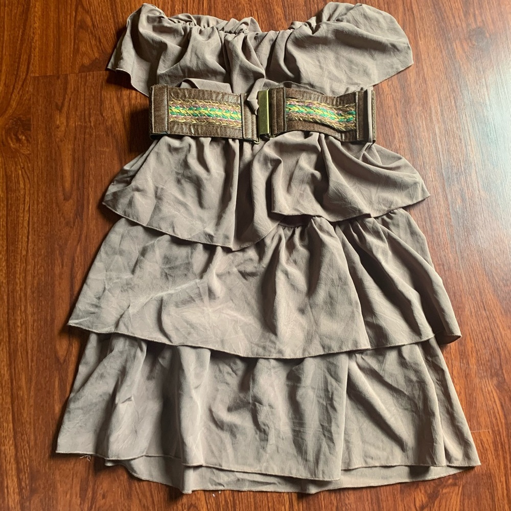 New women’s ruffle w/belt dress